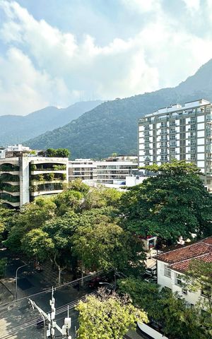 Apartamento à venda com 330m², 4 quartos e 2 vagas Apartamento à venda com 330m², 4 quartos e 2 vagasVista da Varanda