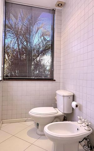 Apartamento à venda com 330m², 4 quartos e 2 vagas Apartamento à venda com 330m², 4 quartos e 2 vagasBanheiro da Suíte 1