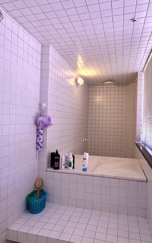 Apartamento à venda com 330m², 4 quartos e 2 vagas Apartamento à venda com 330m², 4 quartos e 2 vagasBanheiro da Suíte 1