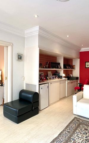 Apartamento à venda com 330m², 4 quartos e 2 vagas Apartamento à venda com 330m², 4 quartos e 2 vagasSuíte 1