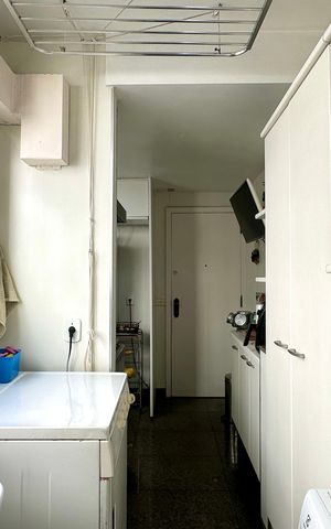 Apartamento à venda com 330m², 4 quartos e 2 vagas Apartamento à venda com 330m², 4 quartos e 2 vagasÁrea de Serviço