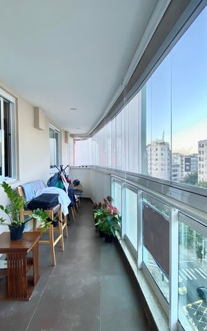 Apartamento à venda com 165m², 4 quartos e 1 vaga Apartamento à venda com 165m², 4 quartos e 1 vagaVaranda