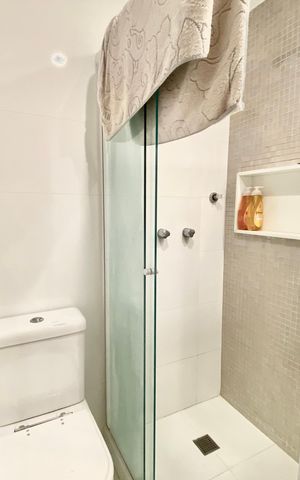 Apartamento à venda com 165m², 4 quartos e 1 vaga Apartamento à venda com 165m², 4 quartos e 1 vagaBanheiro Social