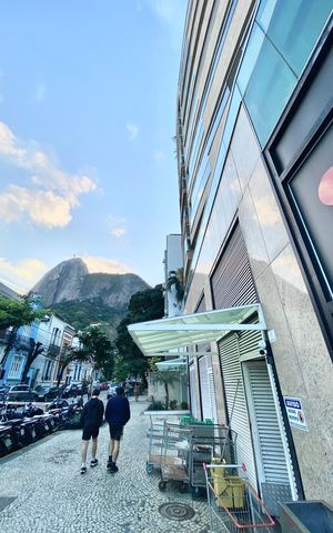 Apartamento à venda com 165m², 4 quartos e 1 vaga Apartamento à venda com 165m², 4 quartos e 1 vagaFachada