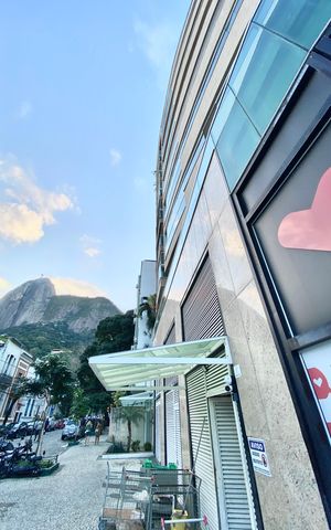 Apartamento à venda com 165m², 4 quartos e 1 vaga Apartamento à venda com 165m², 4 quartos e 1 vagaFachada