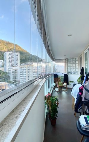 Apartamento à venda com 165m², 4 quartos e 1 vaga Apartamento à venda com 165m², 4 quartos e 1 vagaVaranda