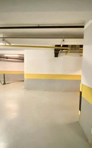 Apartamento à venda com 165m², 4 quartos e 1 vaga Apartamento à venda com 165m², 4 quartos e 1 vagaGaragem