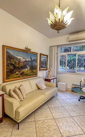 Apartamento à venda com 170m², 4 quartos e sem vaga Apartamento à venda com 170m², 4 quartos e sem vagaSala