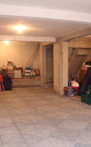 Casa à venda com 218m², 3 quartos e 4 vagasGaragem