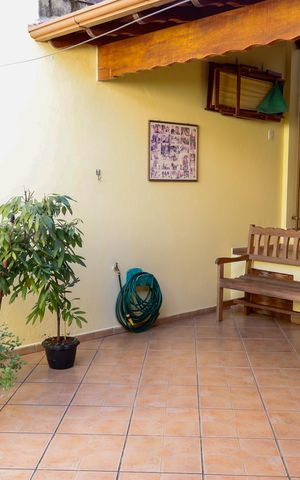 Casa à venda com 125m², 1 quarto e 3 vagas Casa à venda com 125m², 1 quarto e 3 vagasÁrea comum
