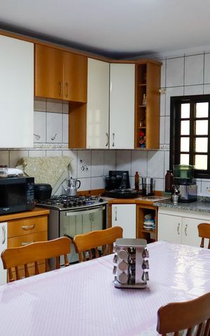 Casa à venda com 125m², 1 quarto e 3 vagas Casa à venda com 125m², 1 quarto e 3 vagasCozinha