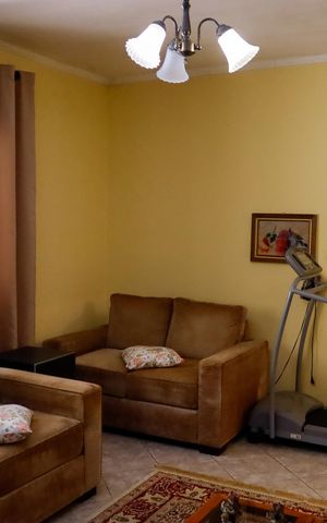 Casa à venda com 125m², 1 quarto e 3 vagas Casa à venda com 125m², 1 quarto e 3 vagasSala