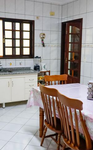 Casa à venda com 125m², 1 quarto e 3 vagas Casa à venda com 125m², 1 quarto e 3 vagasCozinha