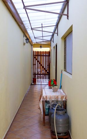 Casa à venda com 125m², 1 quarto e 3 vagas Casa à venda com 125m², 1 quarto e 3 vagasCorredor