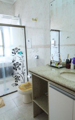 Casa à venda com 175m², 4 quartos e 2 vagas Casa à venda com 175m², 4 quartos e 2 vagasBanheiro Social