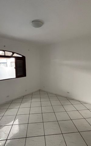 Casa para alugar com 70m², 2 quartos e 1 vagaQuarto 