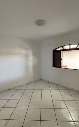 Casa para alugar com 70m², 2 quartos e 1 vagaQuarto 