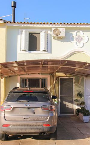 Casa de condomínio à venda com 100m², 3 quartos e 2 vagas Casa de condomínio à venda com 100m², 3 quartos e 2 vagasFachada