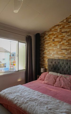 Casa de condomínio à venda com 100m², 3 quartos e 2 vagas Casa de condomínio à venda com 100m², 3 quartos e 2 vagasSuíte
