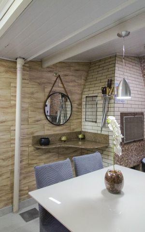 Casa de condomínio à venda com 100m², 3 quartos e 2 vagas Casa de condomínio à venda com 100m², 3 quartos e 2 vagasÁrea gourmet