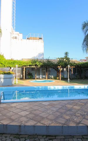 Casa de condomínio à venda com 100m², 3 quartos e 2 vagas Casa de condomínio à venda com 100m², 3 quartos e 2 vagasÁrea comum - Piscina