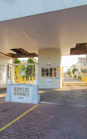 Casa de condomínio à venda com 100m², 3 quartos e 2 vagas Casa de condomínio à venda com 100m², 3 quartos e 2 vagasFachada e portaria