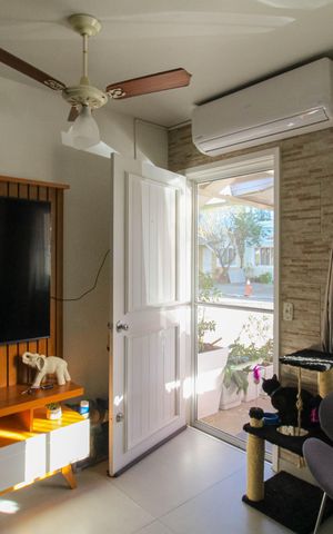 Casa de condomínio à venda com 100m², 3 quartos e 2 vagas Casa de condomínio à venda com 100m², 3 quartos e 2 vagasSala