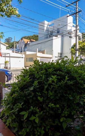 Casa à venda com 350m², 3 quartos e 2 vagas Casa à venda com 350m², 3 quartos e 2 vagasJardim
