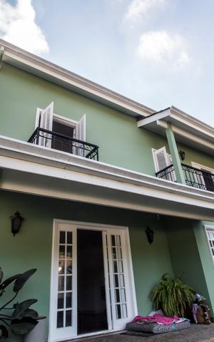 Casa de condomínio à venda com 268m², 3 quartos e 3 vagasFachada