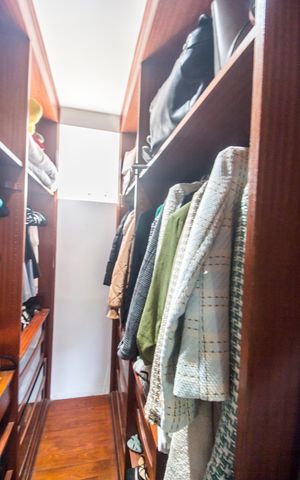 Casa de condomínio à venda com 268m², 3 quartos e 3 vagasCloset da suíte