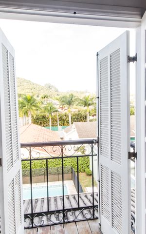 Casa de condomínio à venda com 268m², 3 quartos e 3 vagasVista