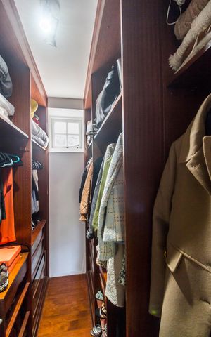 Casa de condomínio à venda com 268m², 3 quartos e 3 vagasCloset da suíte