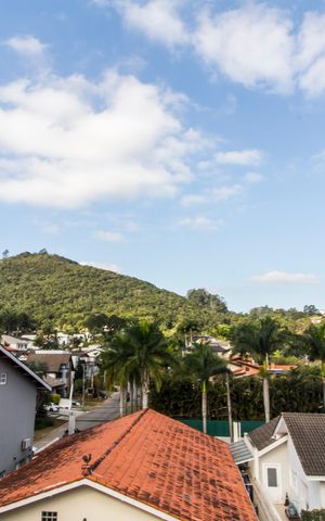 Casa de condomínio à venda com 268m², 3 quartos e 3 vagasVista