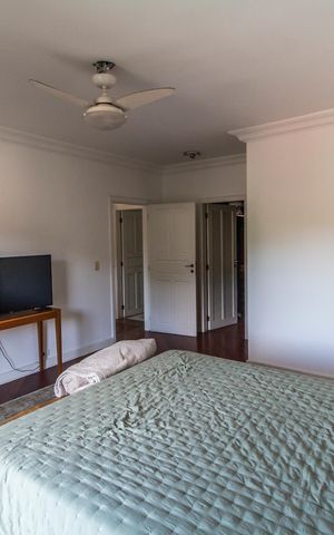Casa de condomínio à venda com 268m², 3 quartos e 3 vagasSuíte