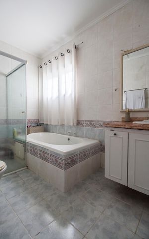 Casa de condomínio à venda com 268m², 3 quartos e 3 vagasBanheiro da Suíte