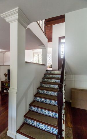 Casa de condomínio à venda com 268m², 3 quartos e 3 vagasEscada