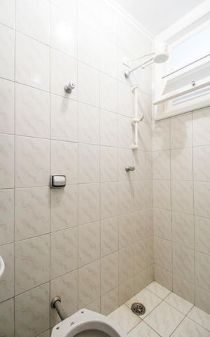 Casa de condomínio à venda com 268m², 3 quartos e 3 vagasBanheiro de serviço