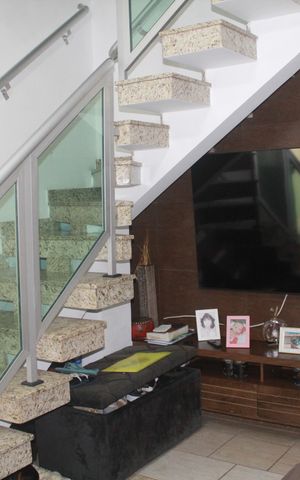 Casa à venda com 280m², 3 quartos e 5 vagasSala