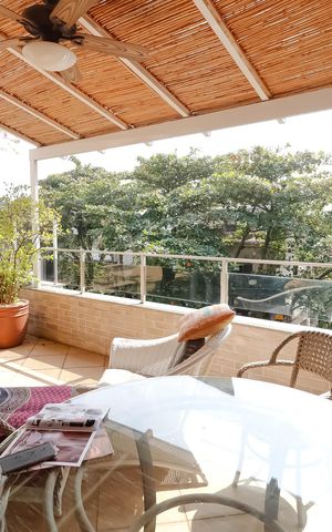 Casa à venda com 552m², 6 quartos e 3 vagas Casa à venda com 552m², 6 quartos e 3 vagasÁrea comum