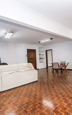 Casa à venda com 524m², 6 quartos e 4 vagas Casa à venda com 524m², 6 quartos e 4 vagasSala