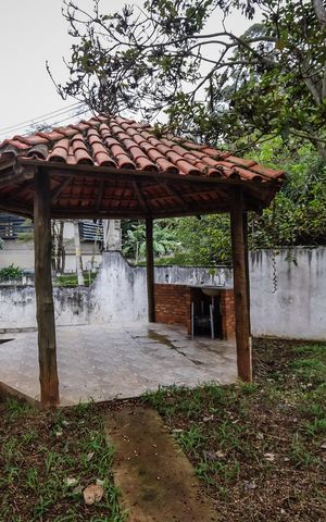 Casa à venda com 524m², 6 quartos e 4 vagas Casa à venda com 524m², 6 quartos e 4 vagasQuintal