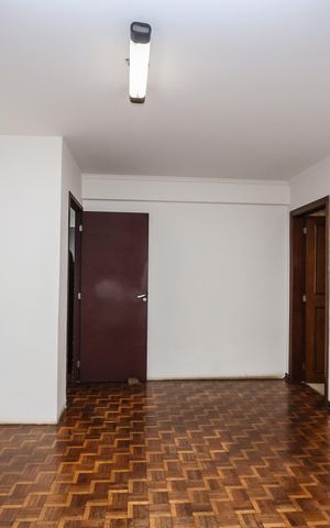 Casa à venda com 524m², 6 quartos e 4 vagas Casa à venda com 524m², 6 quartos e 4 vagasSala de Jantar