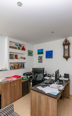 Apartamento à venda com 300m², 5 quartos e 3 vagas Apartamento à venda com 300m², 5 quartos e 3 vagasQuarto 4