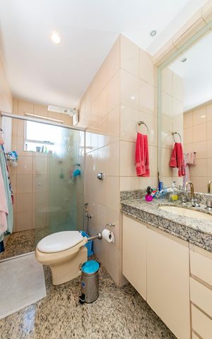 Apartamento à venda com 300m², 5 quartos e 3 vagas Apartamento à venda com 300m², 5 quartos e 3 vagasBanheiro Social 1