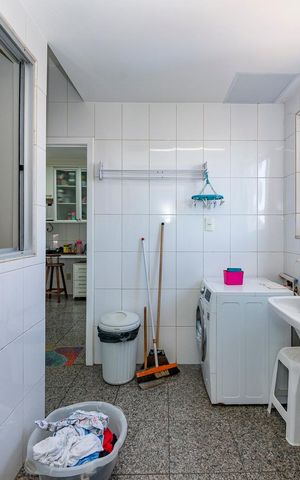 Apartamento à venda com 300m², 5 quartos e 3 vagas Apartamento à venda com 300m², 5 quartos e 3 vagasÁrea de Serviço