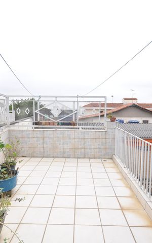 Casa à venda com 147m², 3 quartos e 2 vagasTerraço