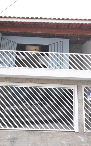 Casa à venda com 147m², 3 quartos e 2 vagasFachada