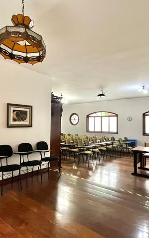 Casa à venda com 246m², 4 quartos e 4 vagasSala