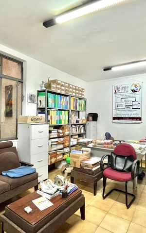 Casa à venda com 246m², 4 quartos e 4 vagasEscritório