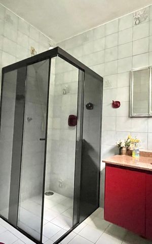 Casa à venda com 246m², 4 quartos e 4 vagasBanheiro da Suíte 2